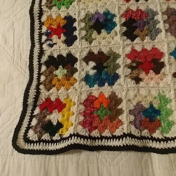 Laigh-Logan Creations - crochet baby afghan - Picture 2 of 3